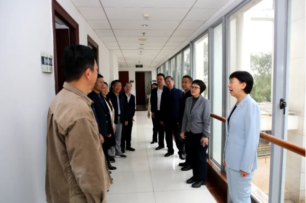 尹丽波走访慰问各民主党派省委会机关、省直统战系统单位和部机关干部职工